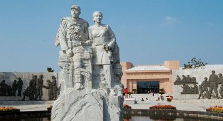 沙家浜文化魅力再現(xiàn) 阿慶嫂現(xiàn)身虹橋高鐵站，旅游禮包引熱潮